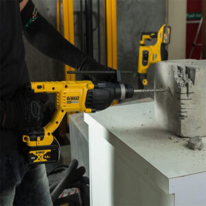 18V Sds Plus Rotary Hammer+ Kit + 2 Battery 4Amp, Dewalt DCH133M1 - Image 3