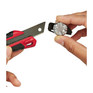 18mm Snap Off Knife with Metal Lock and Precision Cut Blade, Milwaukee 48-22-1961 - Image 3
