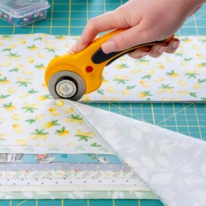 OLFA 45mm RTY-2/DX Ergonomic Rotary Cutter | Self-Retracting Safety Cutter