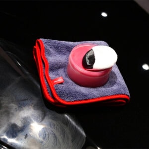 Maxshine 9011018 microfiber wax applicator pad for car polishing and detailing.